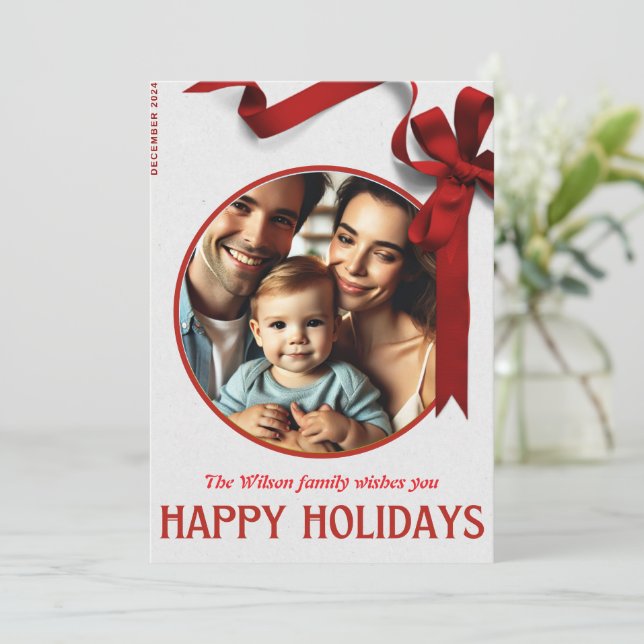 Weihnachtskarte der Familie mit Red Ribbon Joy Einladung (Stehend Vorderseite)