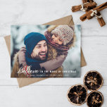 Weihnachtskarte für das Foto Postkarte<br><div class="desc">ein modernes Aussehen mit Urlaubsbild und weißem Text</div>