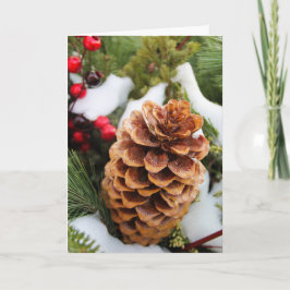 Weihnachtskarte mit Pinecone und Schnee Feiertagskarte