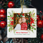 Weihnachtskids-Foto Keramikornament<br><div class="desc">Eine wunderschöne rote Poinsettia Blumengestalt mit heiligen Blättern und goldgelbem Platz umgeben Ihr niedliches Foto über frohen Weihnachten. Helle und fröhliche Kids fotografieren ein Urlaubsstipendium mit hübschen Blume und Blätter rund um Ihr Quadratbild.</div>