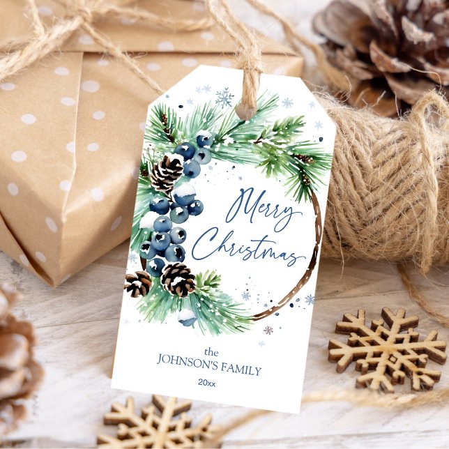 Weihnachtskiefer Blaue Winterbeeren Geschenkanhänger (Christmas pine wreath with blue winter berries gift tags Merry Christmas gift tags dusty blue)