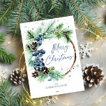 Weihnachtskiefer Feiertagskarte<br><div class="desc">Weihnachtskarte Aquarellkiefern schneebedeckte Kiefern mit blauen Winterbeeren und Kiefernfüßchen bearbeitbare Vorlage Einladung sofortiger Download</div>