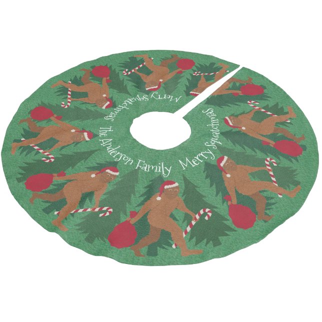 Weihnachtskiefern fröhliches Squatchmas Sankt Polyester Weihnachtsbaumdecke (Schrägansicht)