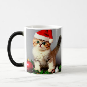 Weihnachtskitten in Weihnachtsmannmütze Verwandlungstasse