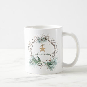 Weihnachtskranz aus Weinreben mit Kiefernzweigen u Kaffeetasse
