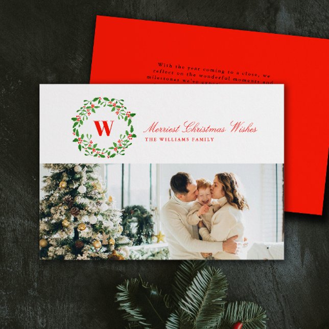 Weihnachtskranz Mongram Landschaft Feiertagskarte (red, green, and white classically elegant monogrammed holly wreath Christmas holiday one photo card)
