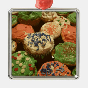 Weihnachtskuchen mit Sprinklen Ornament Aus Metall