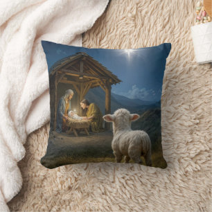 Weihnachtslamm beobachtet die Krippe Kissen