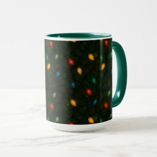Weihnachtslichter umwickelt mit Stechpalmenblätter Tasse
