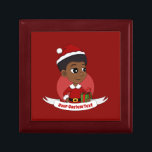 Weihnachtsmädchen mit Afro-Cartoon Erinnerungskiste<br><div class="desc">Eine Geschenkboxen mit einer Illustration eines niedlich lächelnden afroamerikanischen Mädchens mit afroamerikanischem Haarstil,  das Mädchen trägt ein Weihnachtskostüm mit einem roten Hut und hält ein Geschenk; in einem roten Kreis auf einem roten Hintergrund,  mit einer bearbeitbaren Textvorlage für Ihren Namen oder Ihre Nachricht</div>