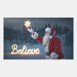 Weihnachtsmann hält leuchtende Schneeflocke Rechteckiger Aufkleber
