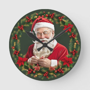 Weihnachtsmann in einem festlichen Kranz Runde Wanduhr