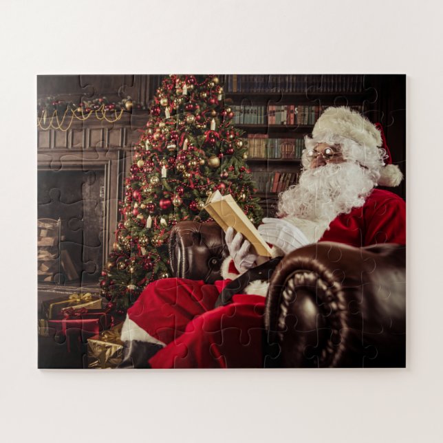 Weihnachtsmann Lesen in der Bibliothek Weihnachtsf (Horizontal)