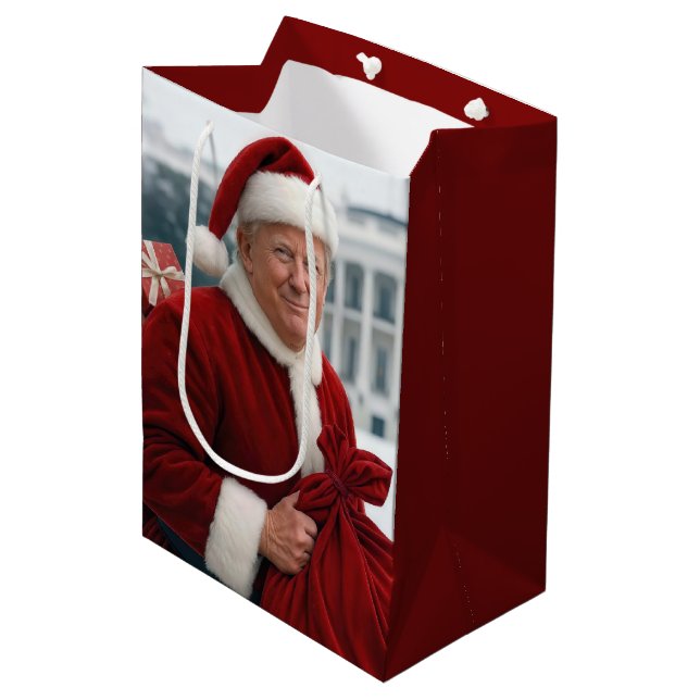 Weihnachtsmann Trump mit roter Geschenktasche Mittlere Geschenktüte (Vorderseite Schrägansicht)