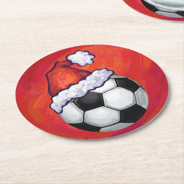 Weihnachtsmannmütze Fußball auf Rot Runder Pappuntersetzer (Angewinkelt)