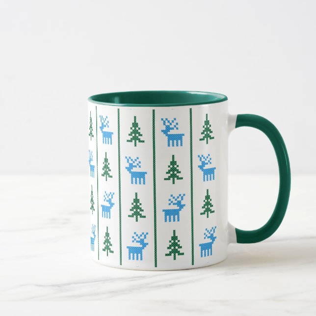 Weihnachtsmäntel und Bäume Kreuzstickermuster Tasse (Rechts)