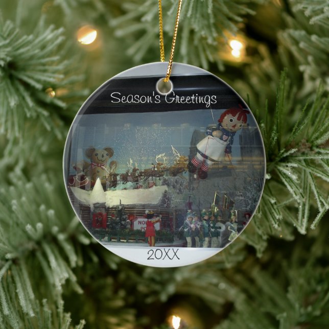 Weihnachtsmarkt-Schaufenster Keramikornament (Baum)