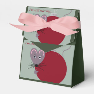 Weihnachtsmäuse mit Ornament ist immer noch reißen Geschenkschachtel