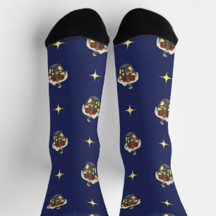 Weihnachtsmuster mit einer Laterne auf blau Socken