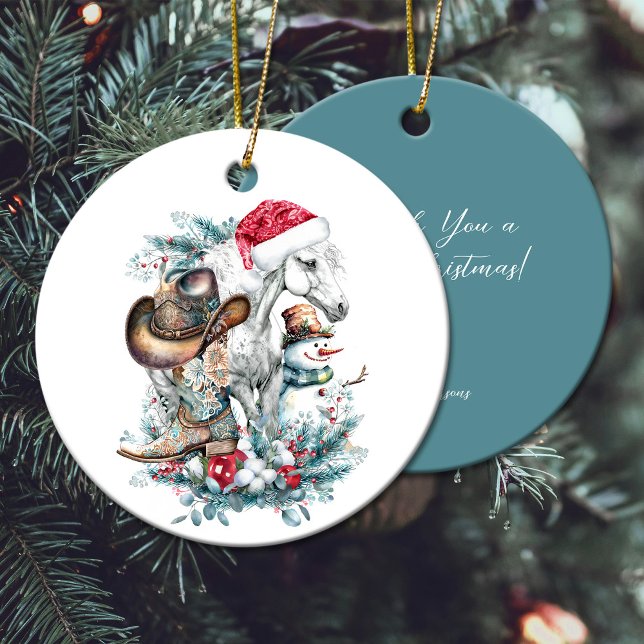 Weihnachtspferd in Weihnachtsmannmütze Cowgirl Cow Keramik Ornament (Christmas horse in Santa hat cowgirl cowboy boots Ceramic Ornament)