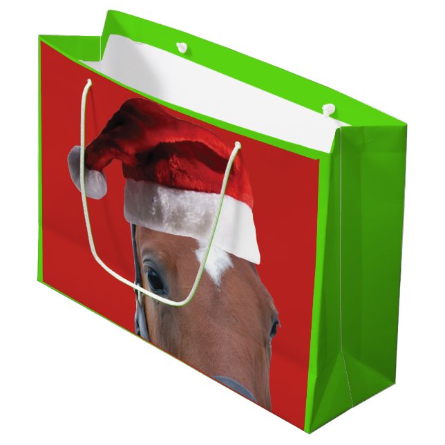 Weihnachtspferd mit einem Weihnachtshut Große Geschenktüte (Vorderseite Schrägansicht)