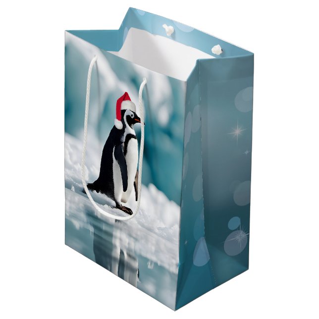 Weihnachtspinguin mit Hut Mittlere Geschenktüte (Vorderseite Schrägansicht)