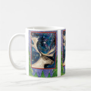 Weihnachtsrenne am Nacht mit einem leuchtenden Ste Kaffeetasse