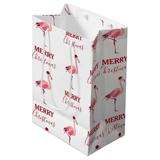 Weihnachtsrosa Flamingo Bird mit Weihnachtsmannmüt Mittlere Geschenktüte (Vorderseite Schrägansicht)