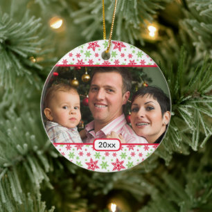 Weihnachtsrotes Grünes Schneeflocken-Foto Erstes W Keramik Ornament
