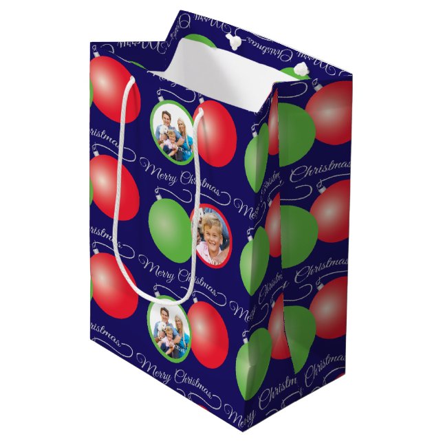 Weihnachtsschmuck auf Blue & 6 Foto Frames Mittlere Geschenktüte (Vorderseite Schrägansicht)