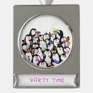 Weihnachtsschmuck mit Happy Pinguins Party Banner-Ornament Silber