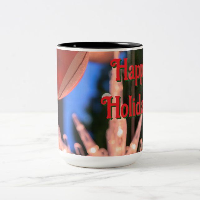 Weihnachtsschmuck und glückliche Ferien Zweifarbige Tasse (Mittel)