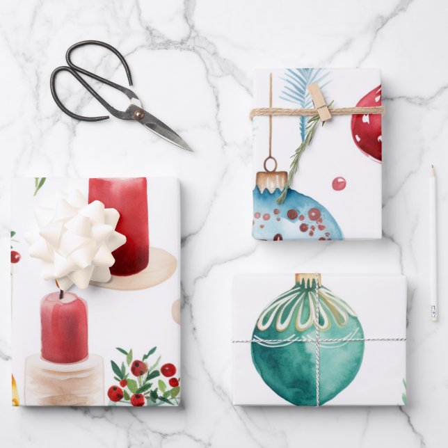 Weihnachtsschmuck und Kerzen Blau Grün und Rot Geschenkpapier Set (Vorderseite)
