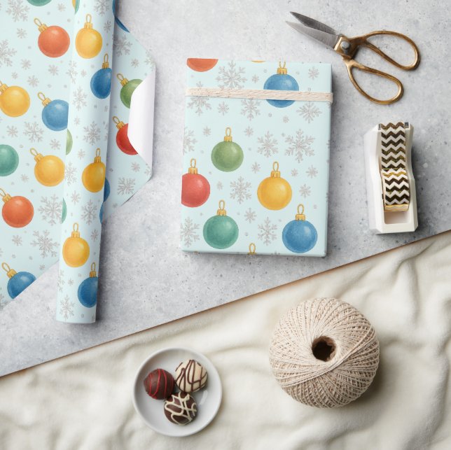 Weihnachtsschmuck und Schneeflocken - Geschenkpapier (Kunsthandwerk)