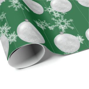 Weihnachtsschmuck und Schneeflocken Geschenkpapier