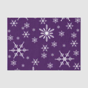 Weihnachtsschneeflocke auf Lila Seidenpapier