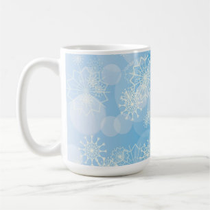 Weihnachtsschneeflocken auf blauem Hintergrund Kaffeetasse