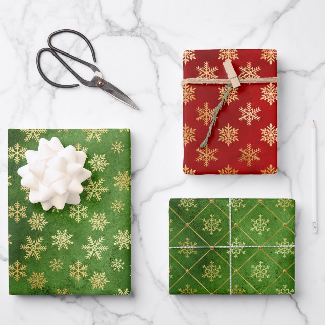 Weihnachtsschneeflocken aus Gold auf Rot und Grün Geschenkpapier Set (Vorderseite)