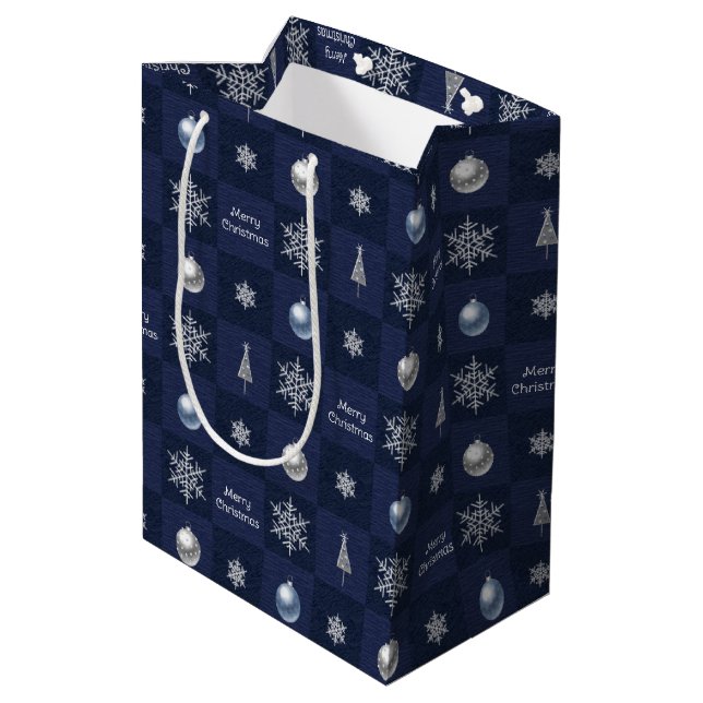 Weihnachtsschneeflocken, Ornamente und Bäume Mittlere Geschenktüte (Rückseite Schrägansicht)