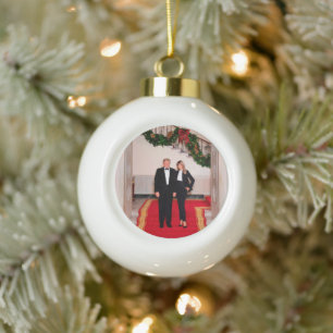 Weihnachtsschritte Präsident Donald Trump & Melani Keramik Kugel-Ornament