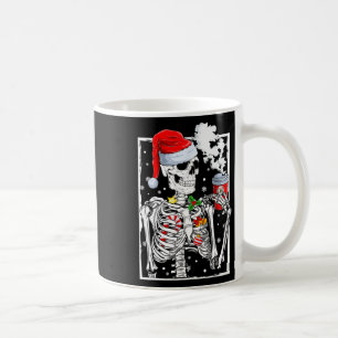 Weihnachtsskelett mit einem Lächeln am Schädel tri Kaffeetasse