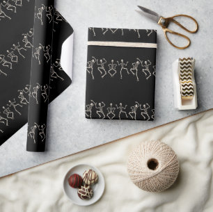Weihnachtstanz mit Skelett Geschenkpapier