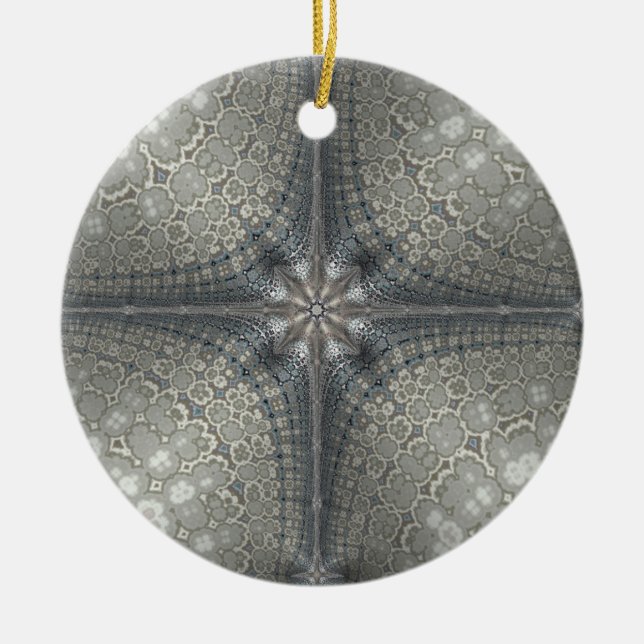 Weihnachtsverzierung mit einem Stern und einer Keramikornament (Vorne)