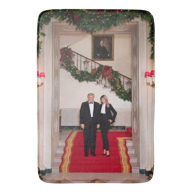 Weihnachtsvorbereitungen von Präsident Donald Trum Badematte (Vorderseite Vertikal)
