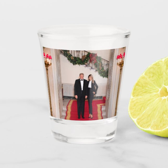 Weihnachtsvorbereitungen von Präsident Donald Trum Schnapsglas (Vorderseite)