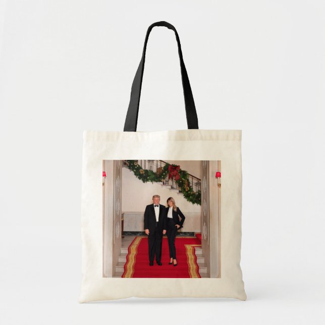 Weihnachtsvorbereitungen von Präsident Donald Trum Tragetasche (Vorne)