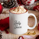 Weihnachtsvormittag Jolly Festive Kleine Geschenk Zweifarbige Tasse<br><div class="desc">Funny Holiday Tasse liest JOLLY JUICE in einem minimalistischen,  modernen Typografie-Design. Niedliches kleine Geschenk oder weiße Elefantengeschenk für den Kaffee- und Weihnachtsliebhaber in Ihrer Familie!</div>