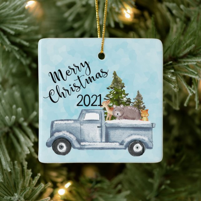 Weihnachtswagen mit Pinienbäumen und Waldtieren Keramikornament (Baum)