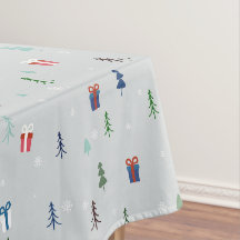 Weihnachtswald mit Geschenken und Bäumen und Schne