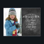 Weihnachtswünsche im Chalkboard Feiertagspostkarte<br><div class="desc">Auf dieser einzigartigen Weihnachts- und Neujahrskarte im Chalkboard-Stil werden Feiertagsgrüße ausgestellt. Typografie, die wie Kreide auf einer Tafel aussehen soll, wird unter einem Banner angeordnet, um Ihr Bestes zu senden. Fügen Sie einfach Ihr eigenes Foto zu den links hinzu. Passen Sie Ihren eigenen Namen oder Ihre Nachricht auf der Rückseite...</div>